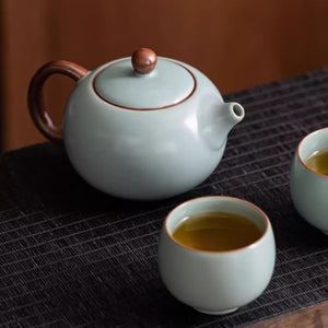 Crackle glaze teapot – Ru series