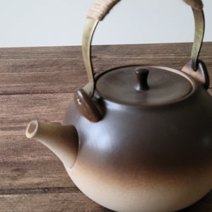 Handmade ceramic teapot - The caramel globe