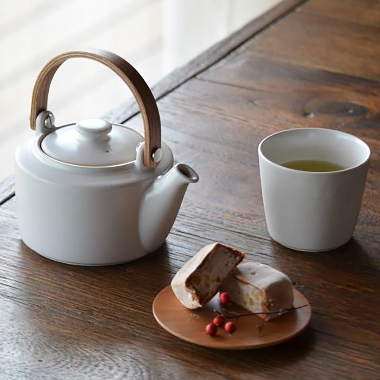 SYO teapot and teacup set